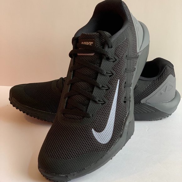 Nike Other - NIKE RETALIATION TR2